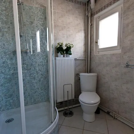 Chalet Les Pistes Hotel Morzine