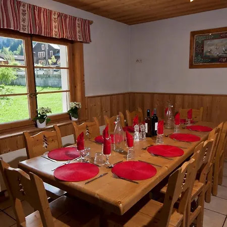 Chalet Les Pistes Hotel