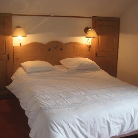 Chalet Les Pistes Hotel